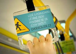Kampaň chodicilide.cz - držák v&nbsp;tramvaji