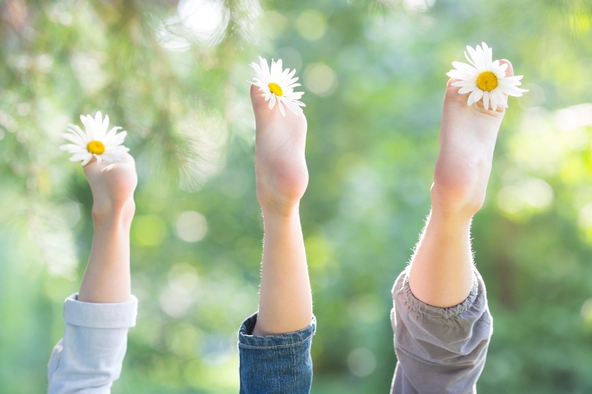 ilustrační foto: bosé nohy