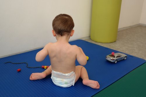 ilustrační obrázek: nevhodný sed batolete