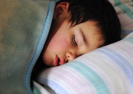ilustrační foto – spící chlapec