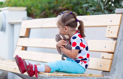 Osamělá holčička Osamelá holčička