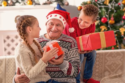 Prarodiče u vánočního stromku Prarodiče u vánočního stromku