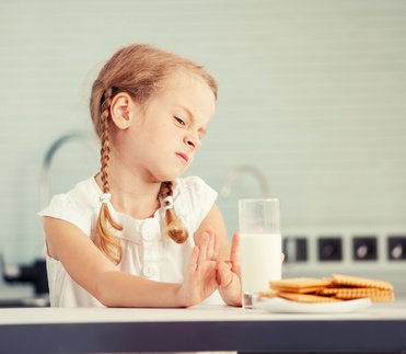 Děvče nechce krekry a mléko Děvče nechce krekry a mléko