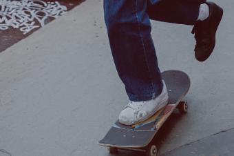 Chlapec na skateboardu Chlapec na skateboardu