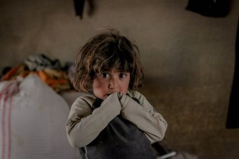 Plačící dítě v nevyhovujících podmínkách [fotograf Ahmed Akacha]